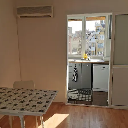 Двустаен Апартамент С Голяма Тераса Apartmán