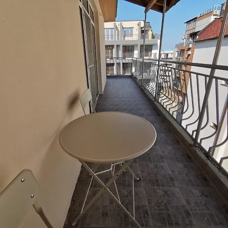 Apartmán Двустаен Апартамент С Голяма Тераса Burgas City